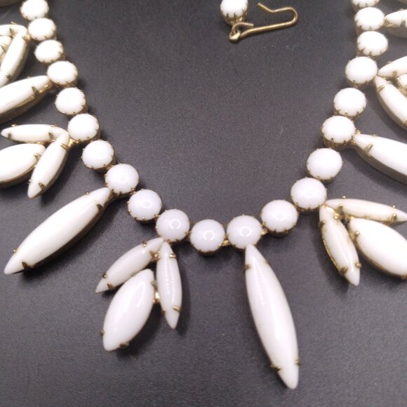 Vintage Milk White Glass Necklace - Picture 2 of 4